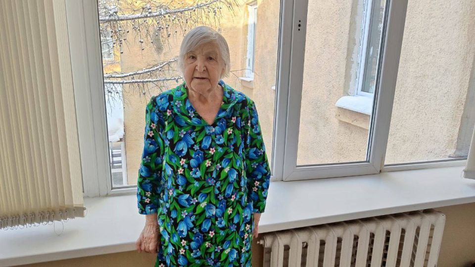 123499-летняя пациентка проходит лечение в отделении гериатрии в больнице Екатеринбурга