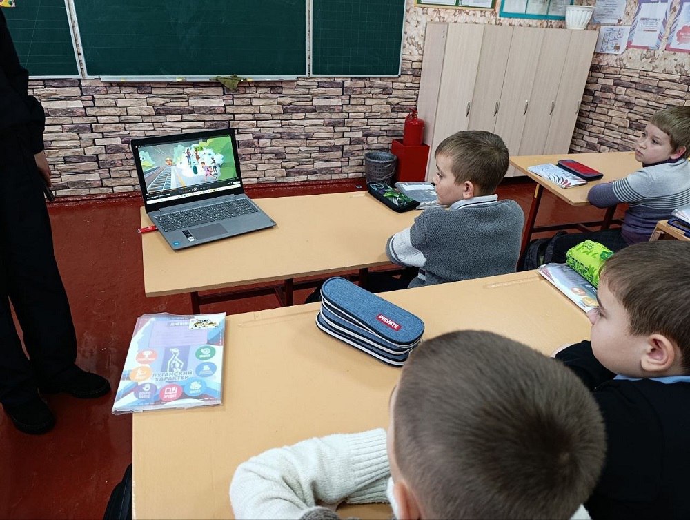 Транспортные полицейские ЛНР провели цикл профилактических мероприятий для школьников и дошкольников Транспортные полицейские ЛНР провели цикл профилактических мероприятий для школьников и дошкольников