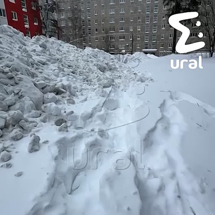 Трактор завалил ребёнка снегом в Прикамье и уехал