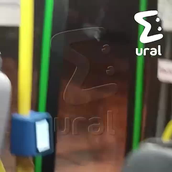 Совсем скоро наступит весна — автобусы в Екате уже катаются с чудо-кондёром и готовы дарить прохладу пассажирам