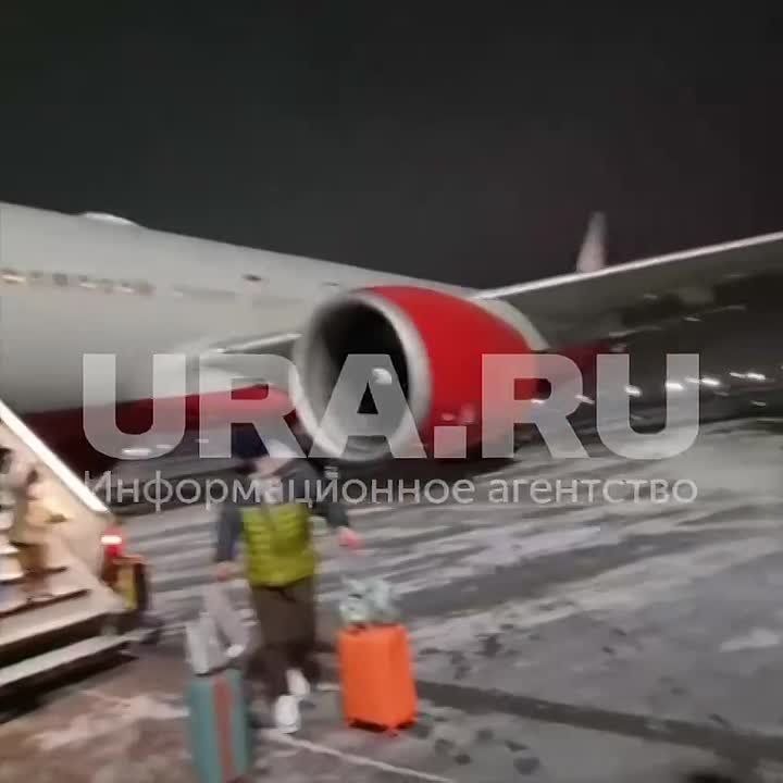 Туристы из Екатеринбурга застряли в Москве из-за внезапной отмены рейса авиакомпании «Россия» в Гавану