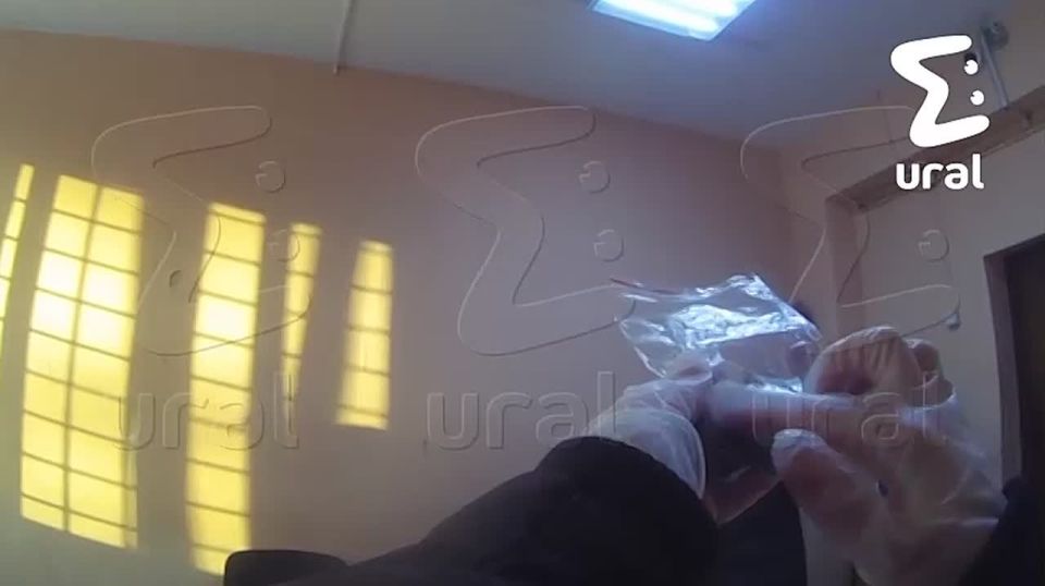 "А что мне за это будет?". Полицейские поймали студентку-закладчицу на Уралмаше в Екатеринбурге