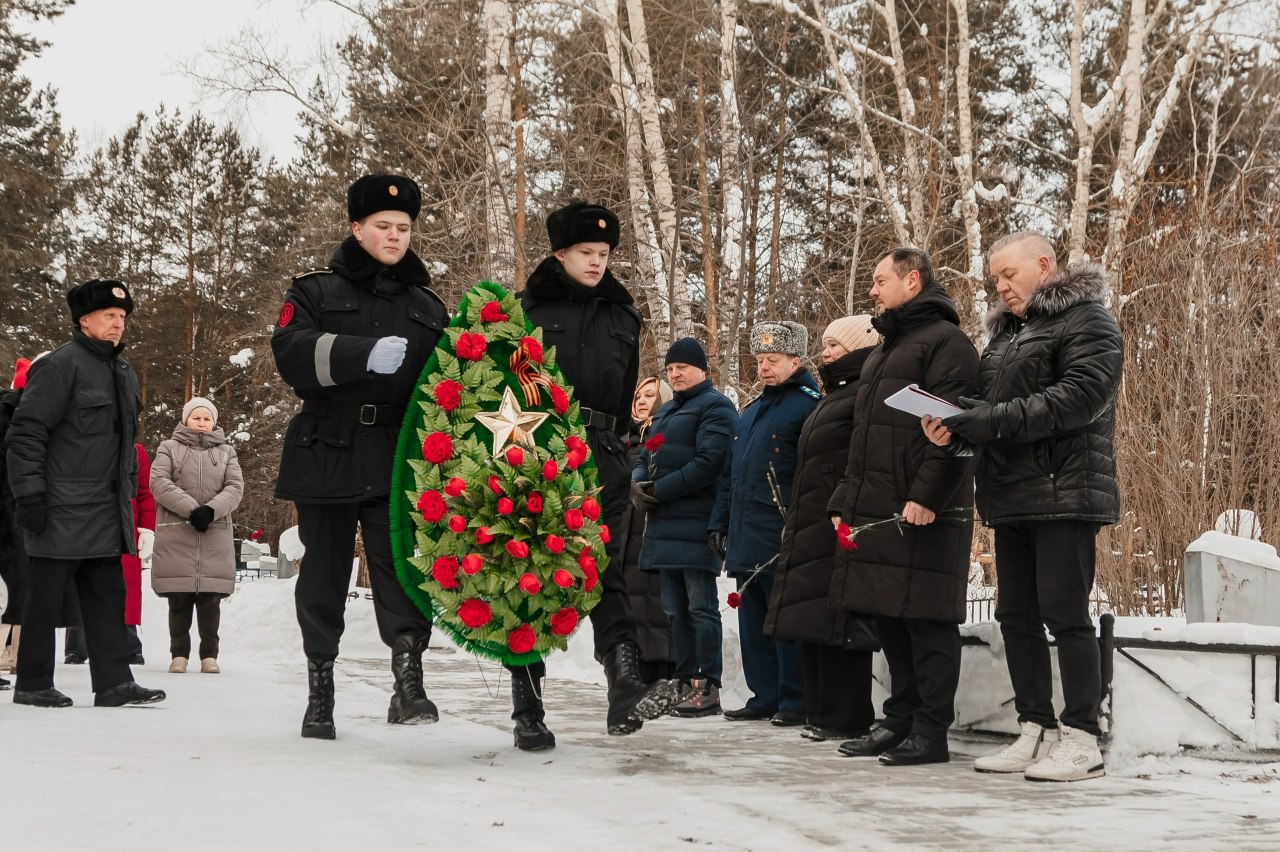 Памятные мероприятия прошли в поселке Бобровский в честь 106-летия со дня рождения легендарного летчика-аса