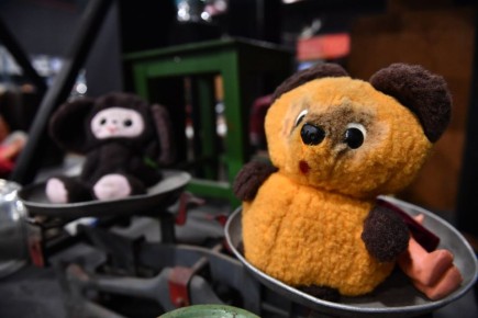 У каждого из нас в детстве был тот самый потрепанный мишка с оторванным ухом, зайка с выцветшими от стирок глазами или обезьянка, которую таскали за хвост по всем лужам