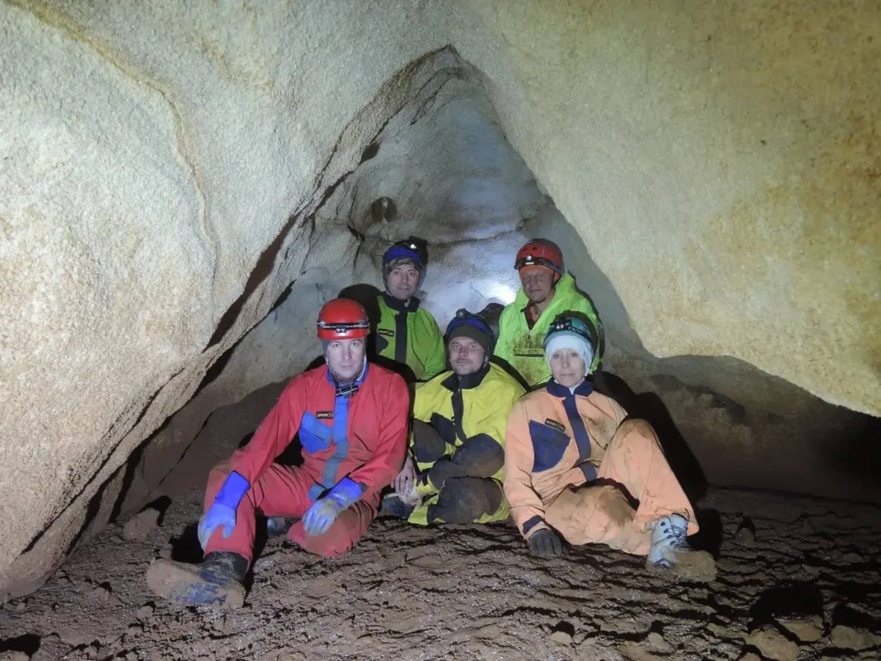 Уральские спелеологи добились прогресса в изучении одной из уникальных пещер России «Черный кот» в природно-минералогическом заказнике «Режевской»