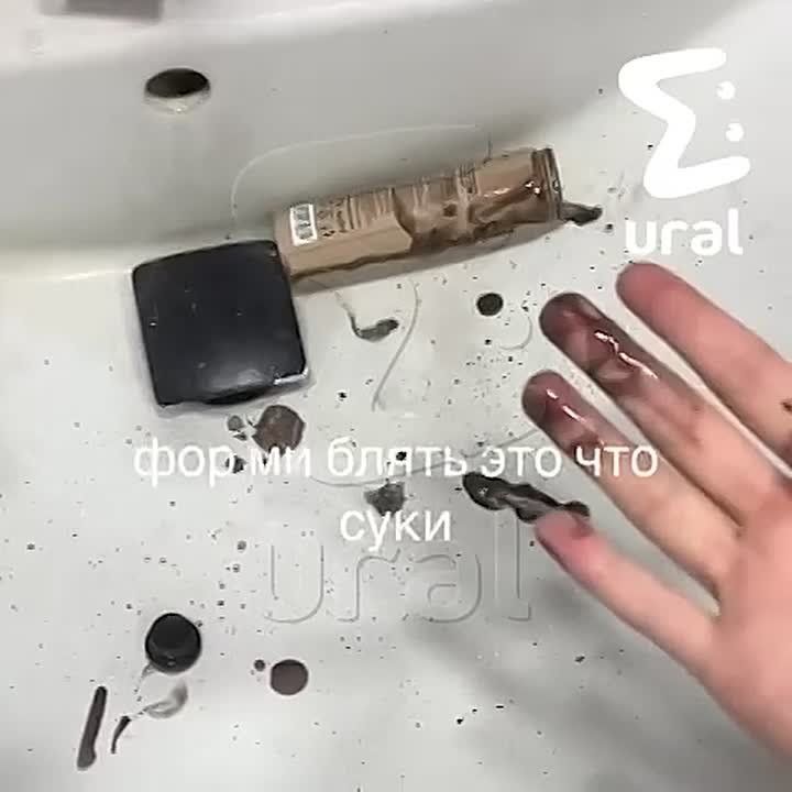 Люди массово жалуются на сухой шампунь от "Золотого яблока"