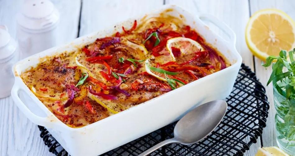 Куриные бедрышки в сметане: праздничное угощение за 50 минут