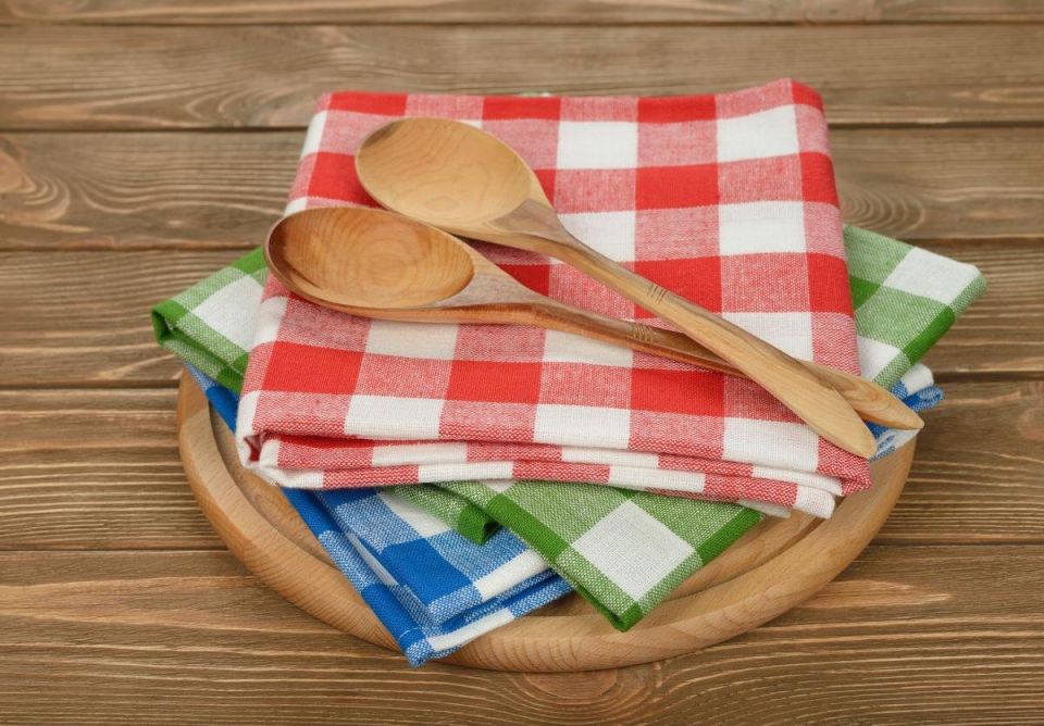 Не дайте пятнам шанса: секреты стирки кухонных полотенец
