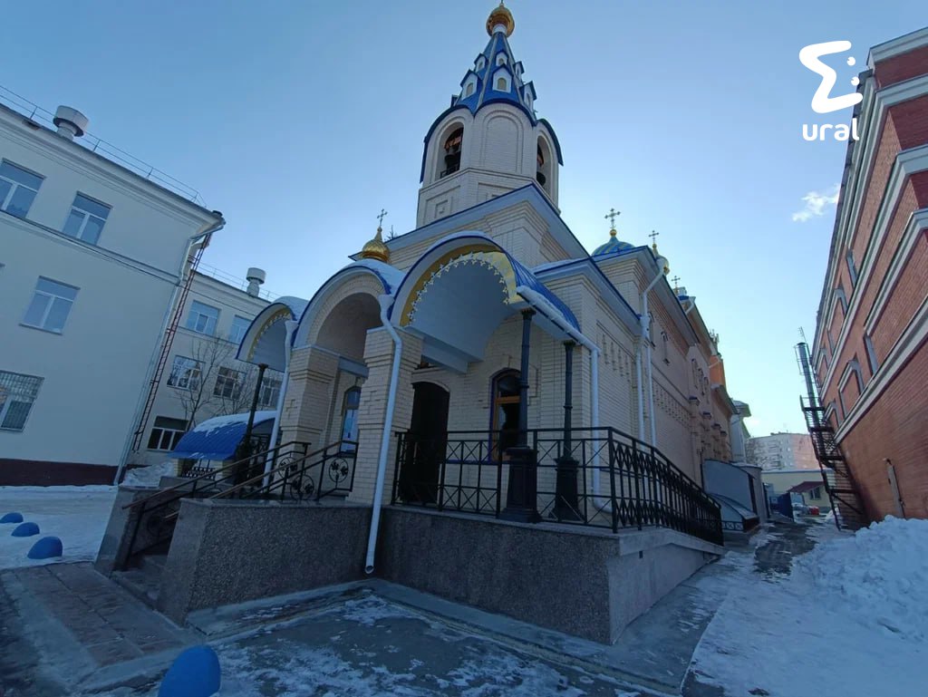 Неизвестный пырнул ножом двоих прихожан в челябинском храме