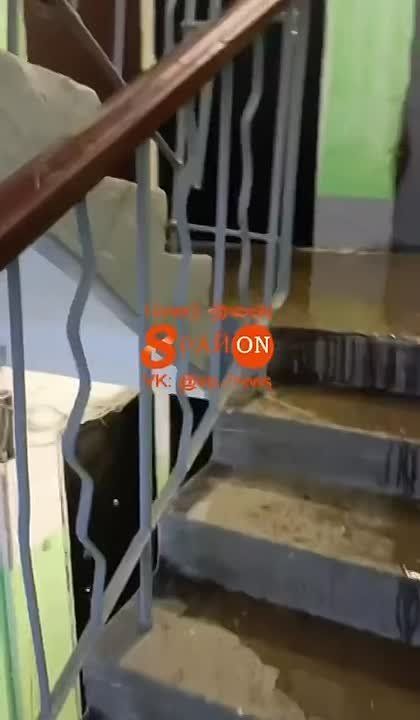 Несколько квартир затопило из-за коммунальной аварии в доме в Верхней Пышме