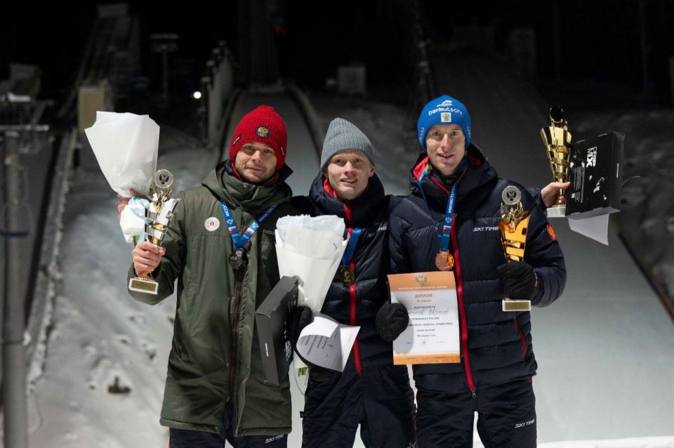 Полный комплект наград – у наших летающих лыжников!