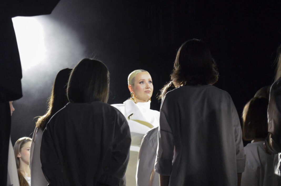 «Мое музыкальное сердце здесь»: Клава Кока снимает клип в Екатеринбурге «Мое музыкальное сердце здесь»: Клава Кока снимает клип в Екатеринбурге