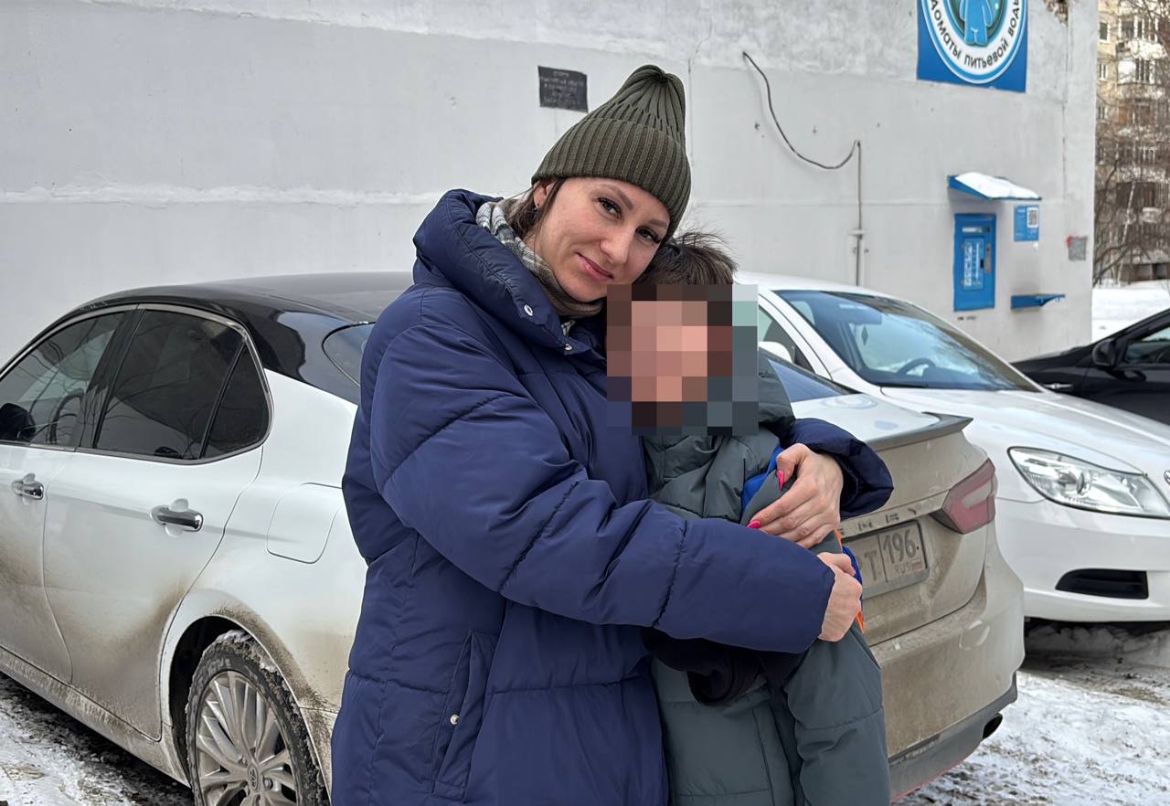 10-летнего сына вернули матери судебные приставы