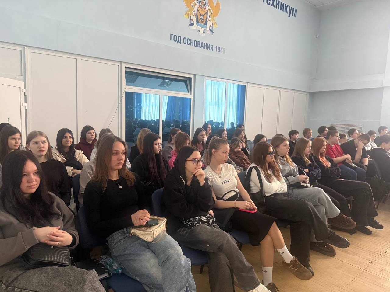 В преддверии Дня защитника Отечества в Уральском железнодорожном техникуме прошла патриотическая встреча, участниками которой стали студенты, преподаватели и дуэт I.L.A.Y. & С.В.О.Й (Илай и Свой) Антон Устинов и Илья Тюляев В преддверии Дня защитника Отечества в Уральском железнодорожном техникуме прошла патриотическая встреча, участниками которой стали студенты, преподаватели и дуэт I.L.A.Y. & С.В.О.Й (Илай и Свой) Антон Устинов и Илья Тюляев