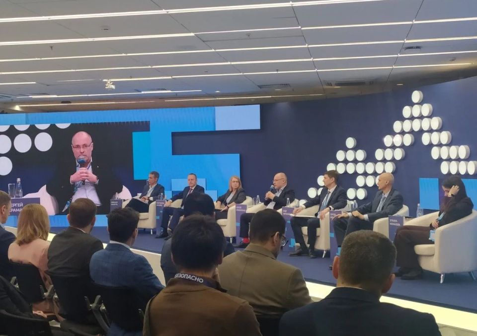 Уполномоченный по правам человека в Свердловской области Татьяна Мерзлякова приняла участие в работе секции «Искусство побеждать угрозы» Уральского форума «Кибербезопасность в финансах»