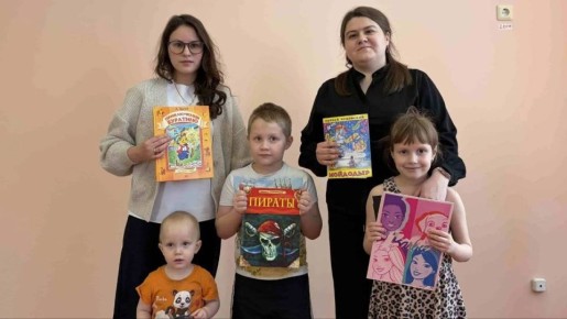 Книги для маленьких пациентов местной больницы собрали сотрудники библиотеки в Туринске