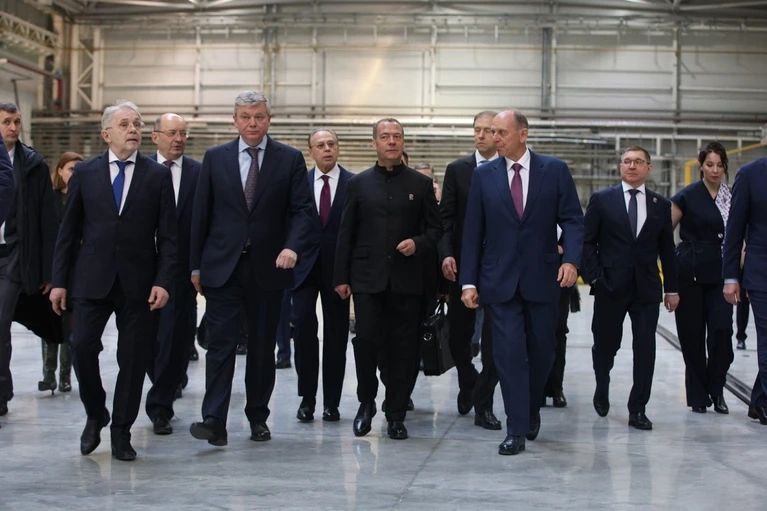 Завод «Уральские локомотивы» посетил Дмитрий Медведев