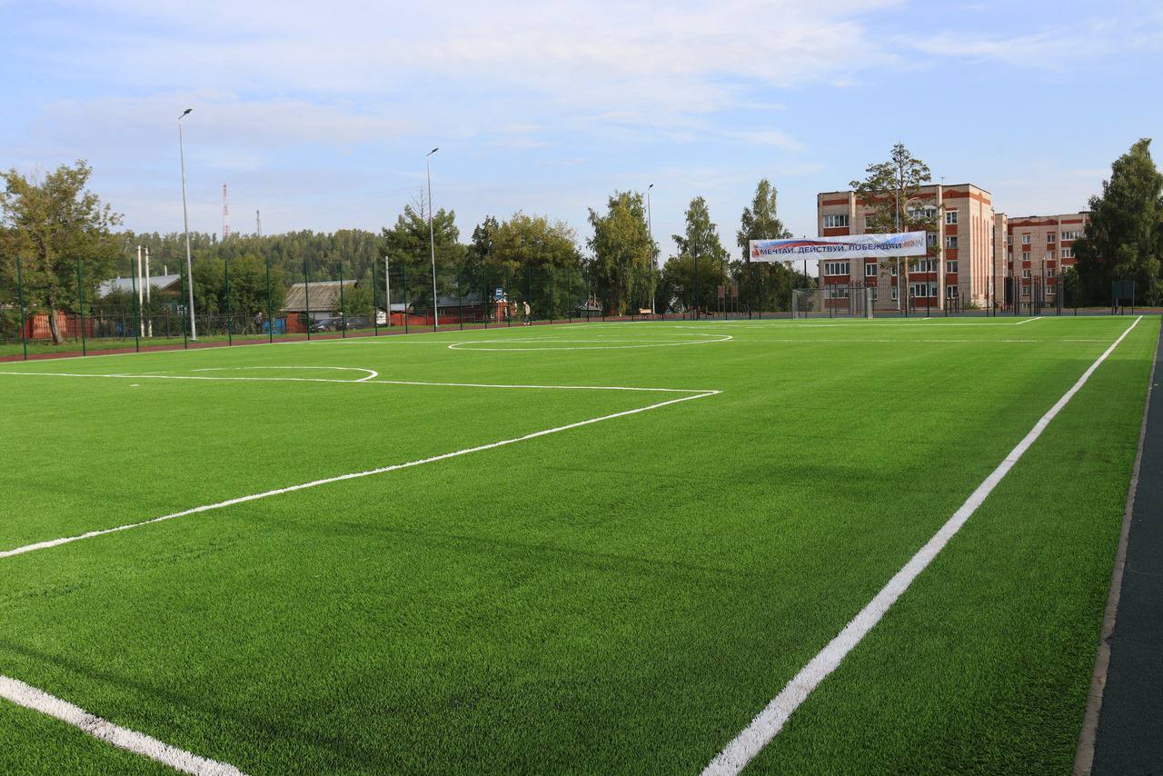 Денис Паслер распределил порядка 352 млн рублей на капремонт спортивных залов и площадок в школах Свердловской области