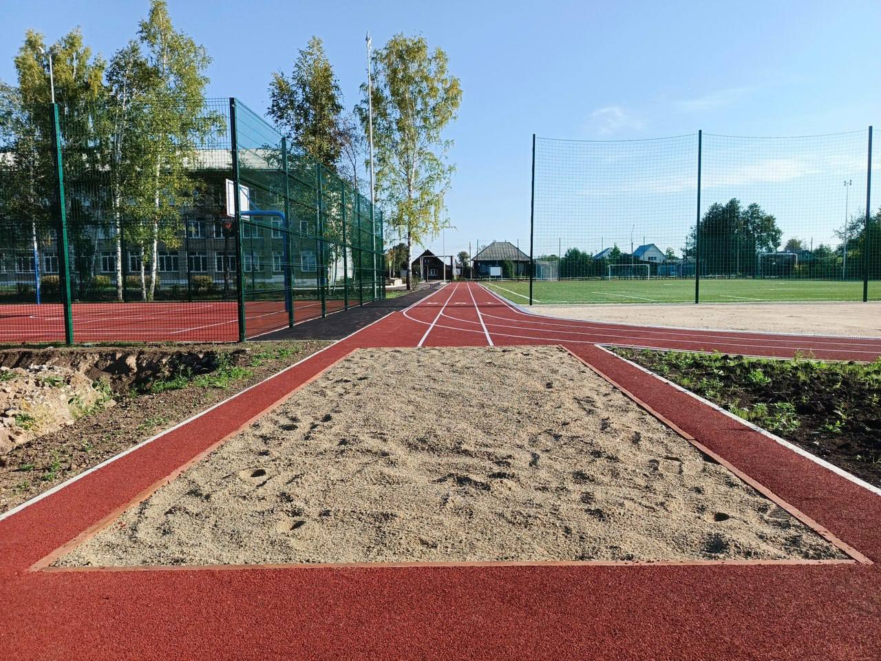 Денис Паслер распределил порядка 352 млн рублей на капремонт спортивных залов и площадок в школах Свердловской области Денис Паслер распределил порядка 352 млн рублей на капремонт спортивных залов и площадок в школах Свердловской области