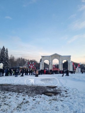 У парка Маяковского гигантская очередь
