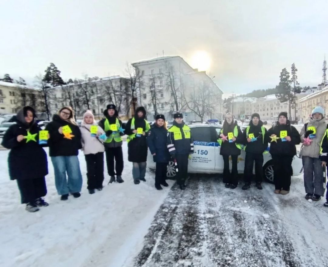 Женские экипажи Госавтоинспекции, отряды ЮИД и общественность вышли на трассы Свердловской области в преддверии Дня защитника Отечества Женские экипажи Госавтоинспекции, отряды ЮИД и общественность вышли на трассы Свердловской области в преддверии Дня защитника Отечества