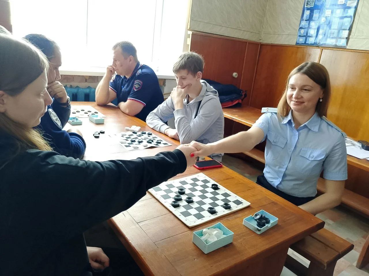 Женские экипажи Госавтоинспекции, отряды ЮИД и общественность вышли на трассы Свердловской области в преддверии Дня защитника Отечества Женские экипажи Госавтоинспекции, отряды ЮИД и общественность вышли на трассы Свердловской области в преддверии Дня защитника Отечества