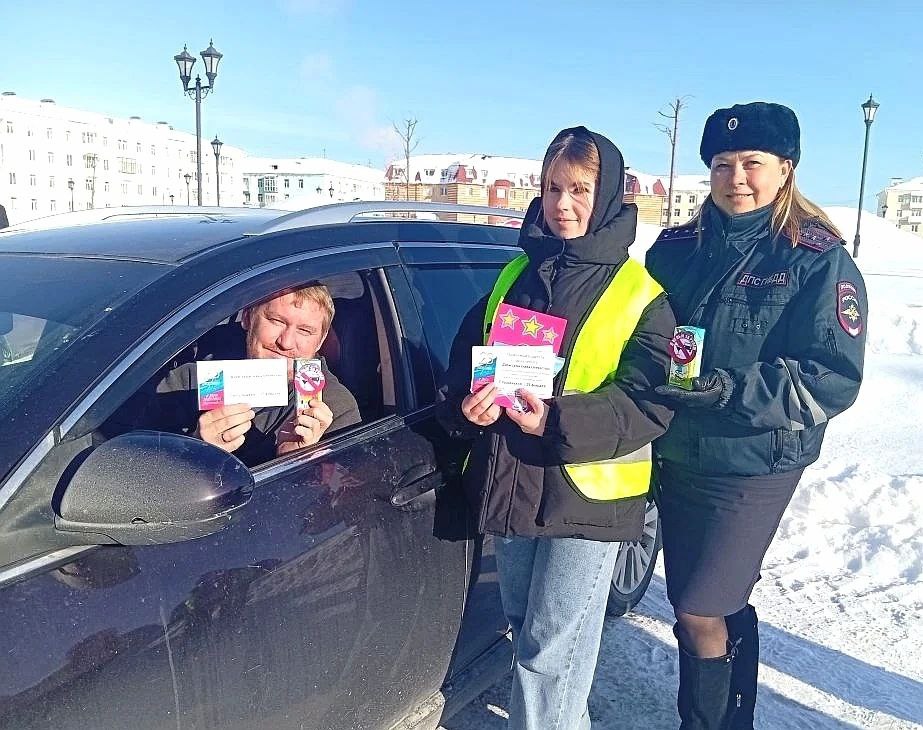 Женские экипажи Госавтоинспекции, отряды ЮИД и общественность вышли на трассы Свердловской области в преддверии Дня защитника Отечества Женские экипажи Госавтоинспекции, отряды ЮИД и общественность вышли на трассы Свердловской области в преддверии Дня защитника Отечества