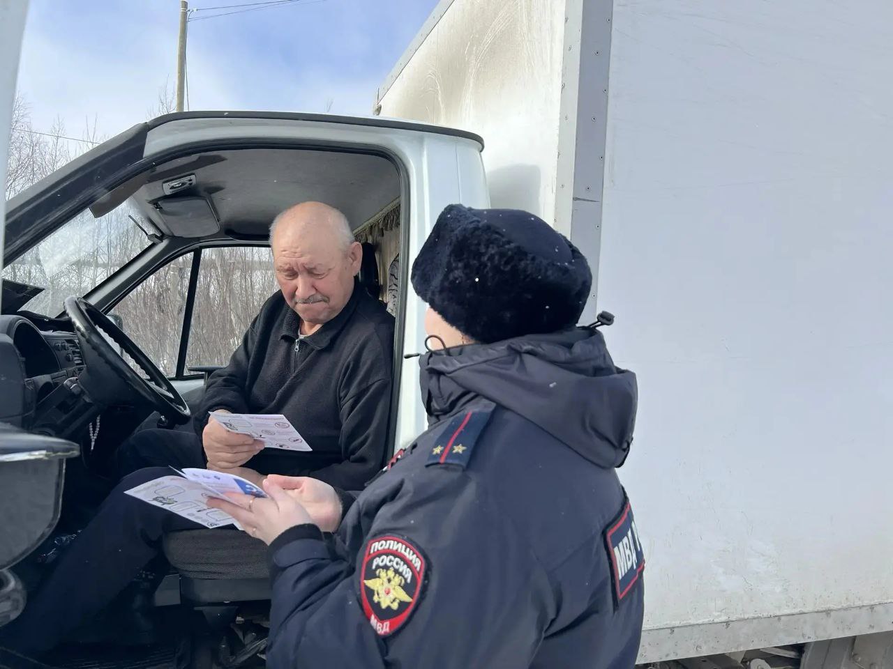 Женские экипажи Госавтоинспекции, отряды ЮИД и общественность вышли на трассы Свердловской области в преддверии Дня защитника Отечества Женские экипажи Госавтоинспекции, отряды ЮИД и общественность вышли на трассы Свердловской области в преддверии Дня защитника Отечества