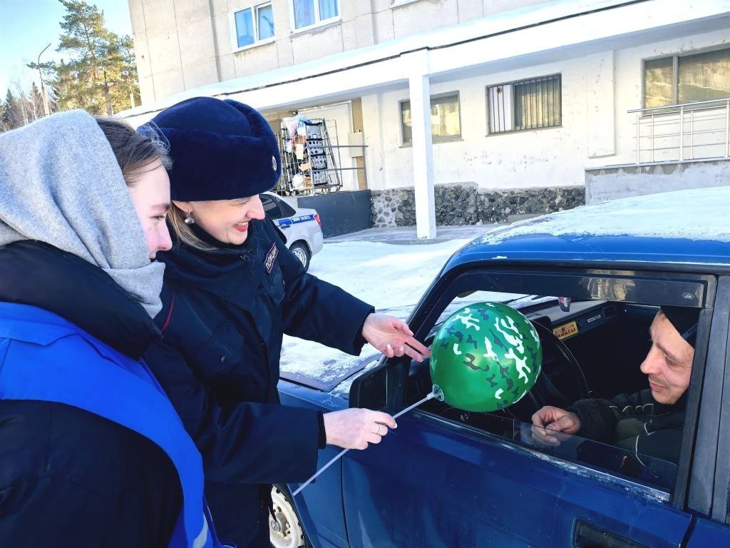 Женские экипажи Госавтоинспекции, отряды ЮИД и общественность вышли на трассы Свердловской области в преддверии Дня защитника Отечества Женские экипажи Госавтоинспекции, отряды ЮИД и общественность вышли на трассы Свердловской области в преддверии Дня защитника Отечества