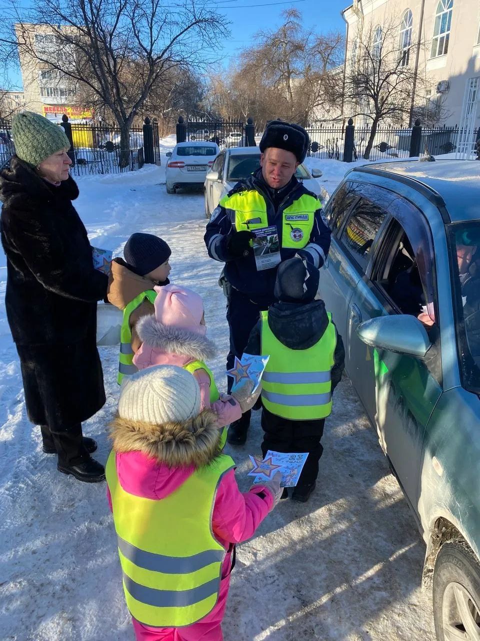 Женские экипажи Госавтоинспекции, отряды ЮИД и общественность вышли на трассы Свердловской области в преддверии Дня защитника Отечества Женские экипажи Госавтоинспекции, отряды ЮИД и общественность вышли на трассы Свердловской области в преддверии Дня защитника Отечества