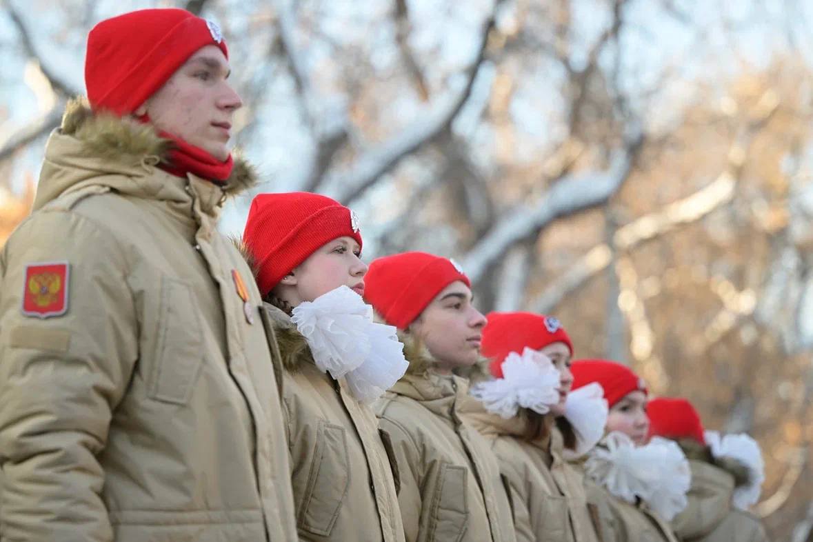 Денис Паслер в День защитника Отечества возложил цветы к памятнику Георгию Жукову Денис Паслер в День защитника Отечества возложил цветы к памятнику Георгию Жукову