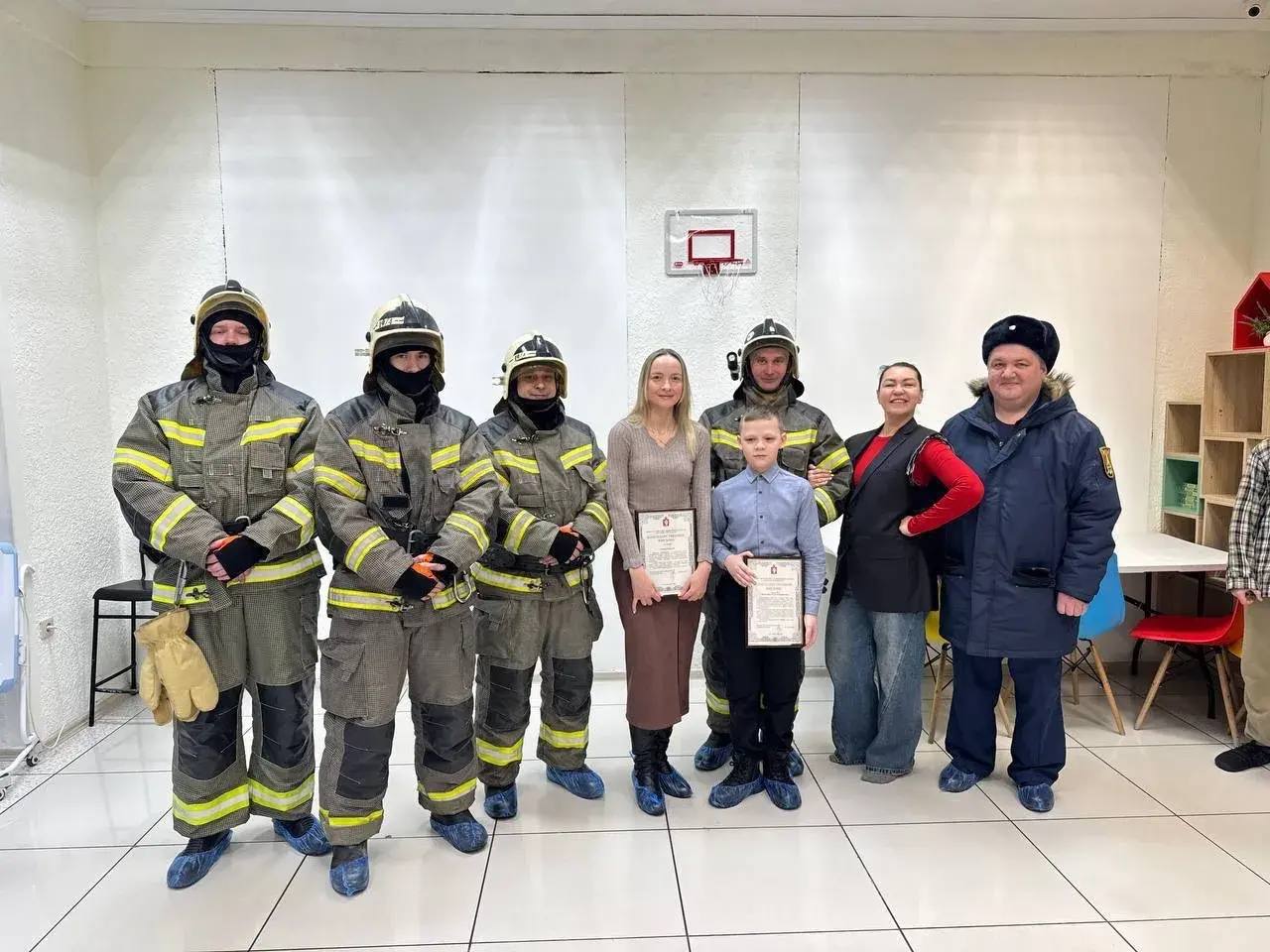 11-летнего мальчика наградили за спасение соседей при пожаре в Екатеринбурге 11-летнего мальчика наградили за спасение соседей при пожаре в Екатеринбурге