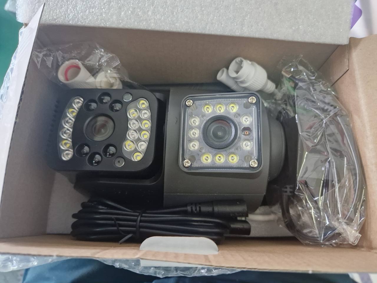 Незаконно ввезенные камеры и смарт-часы выявили Екатеринбургские таможенники