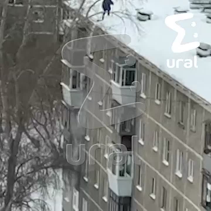 Самые бессмертные коммунальщики работают в Екатеринбурге — иначе это видео не объяснить