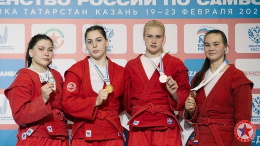 Дюжина свердловских медалей: представители региона успешно выступили на юниорском первенстве России по самбо