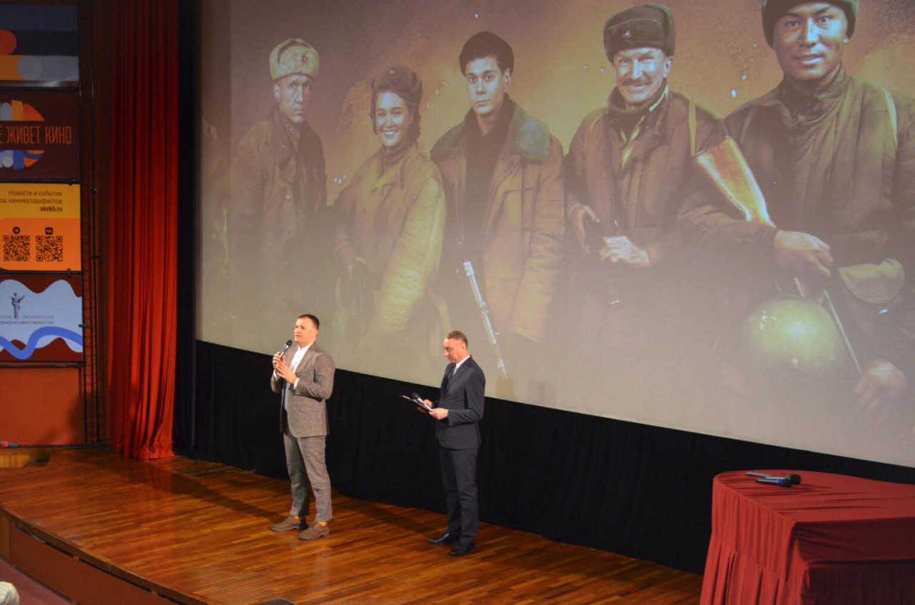 Вернуться домой: в столице Урала представили фильм «Спасти бессмертного» Вернуться домой: в столице Урала представили фильм «Спасти бессмертного»