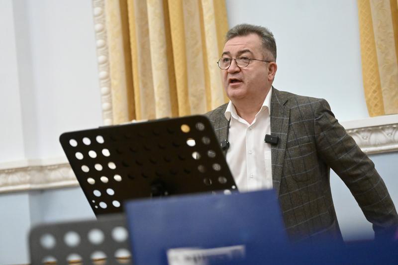 Губернатор Свердловской области Денис Паслер подписал распоряжение о назначении Рустема Хасанова директором Свердловской государственной академической филармонии