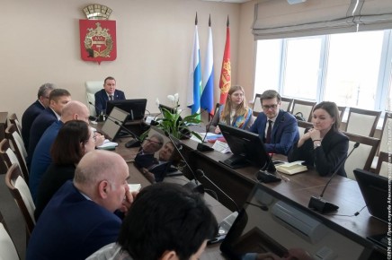 Глава Нижнего Тагила Владислав Пинаев и директор департамента противодействия коррупции Свердловской области Андрей Оборок провели рабочее совещание