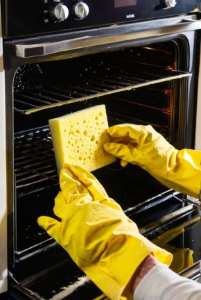 Способы очищения духового шкафа: эффективные методы и секреты