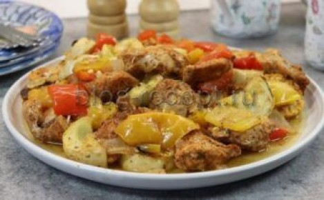 Сочная индейка с овощами: простой рецепт запеканки