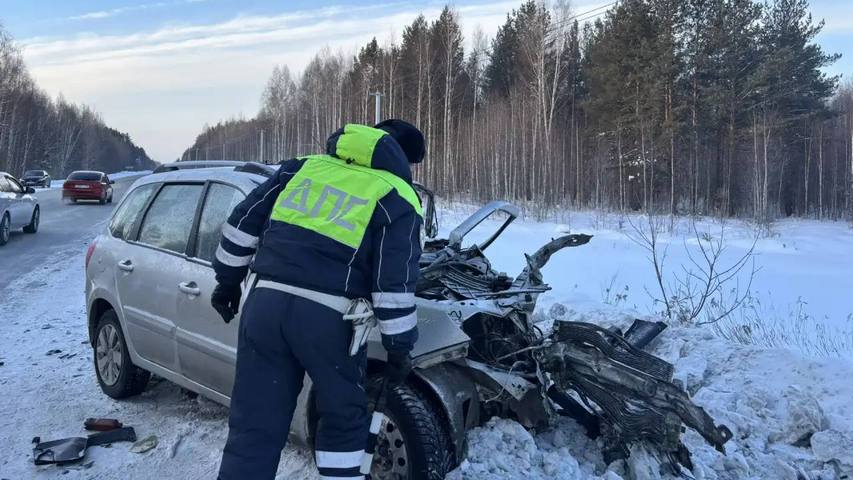 На трассе под Режом ВАЗ вылетел на встречку: один погиб, трое в больнице На трассе под Режом ВАЗ вылетел на встречку: один погиб, трое в больнице