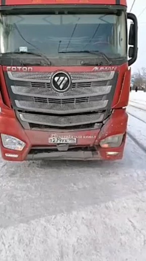 «Король парковки» на фуре перекрыл выход к трамвайной остановке в Екатеринбурге