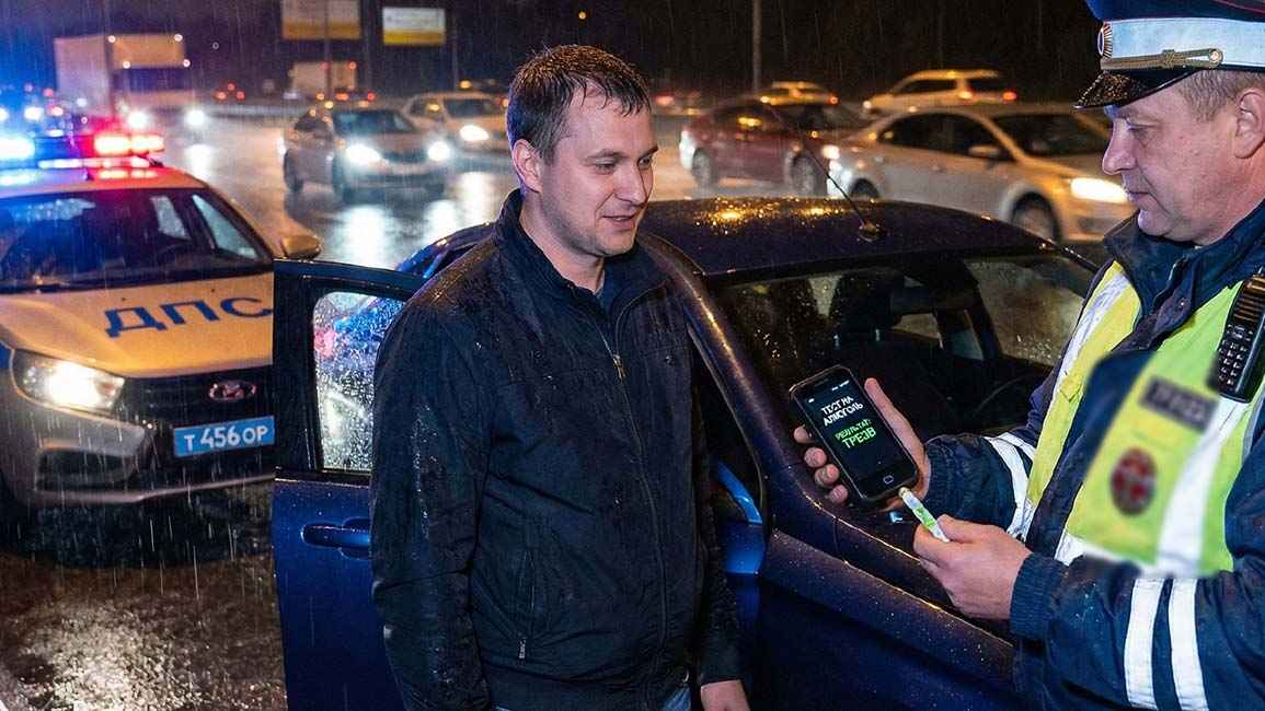 Не дыхнуть, а плюнуть: МВД меняет правила проверки водителей на наркотики
