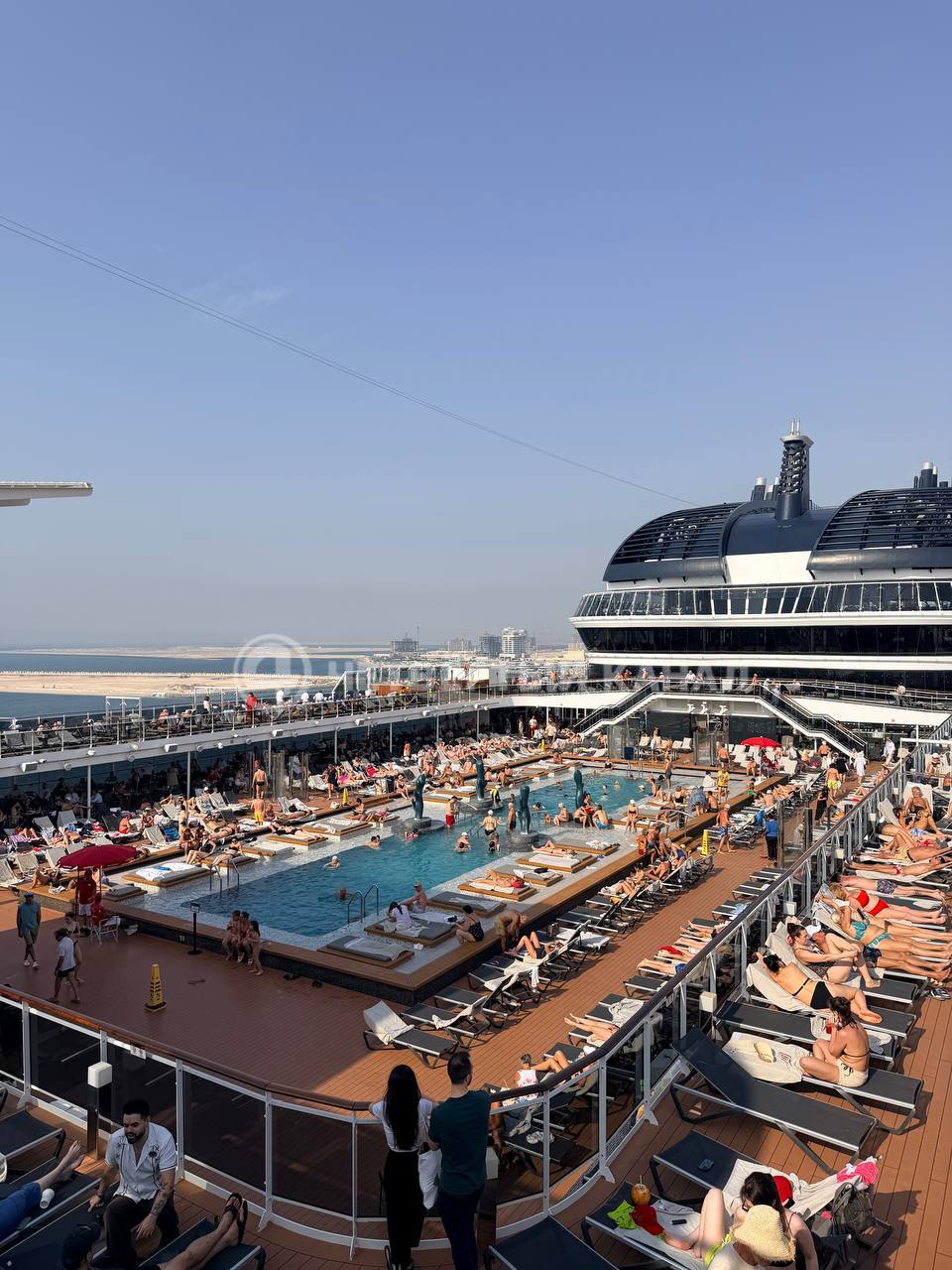 Туристка из Екатеринбурга рассказала, что происходит на лайнере, застрявшем в порту Дубая