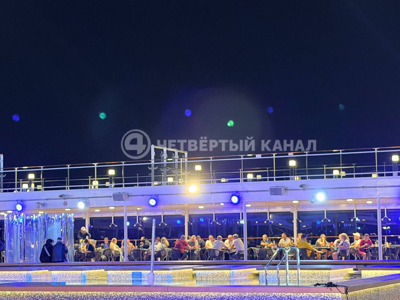 Туристка из Екатеринбурга рассказала, что происходит на лайнере, застрявшем в порту Дубая Туристка из Екатеринбурга рассказала, что происходит на лайнере, застрявшем в порту Дубая