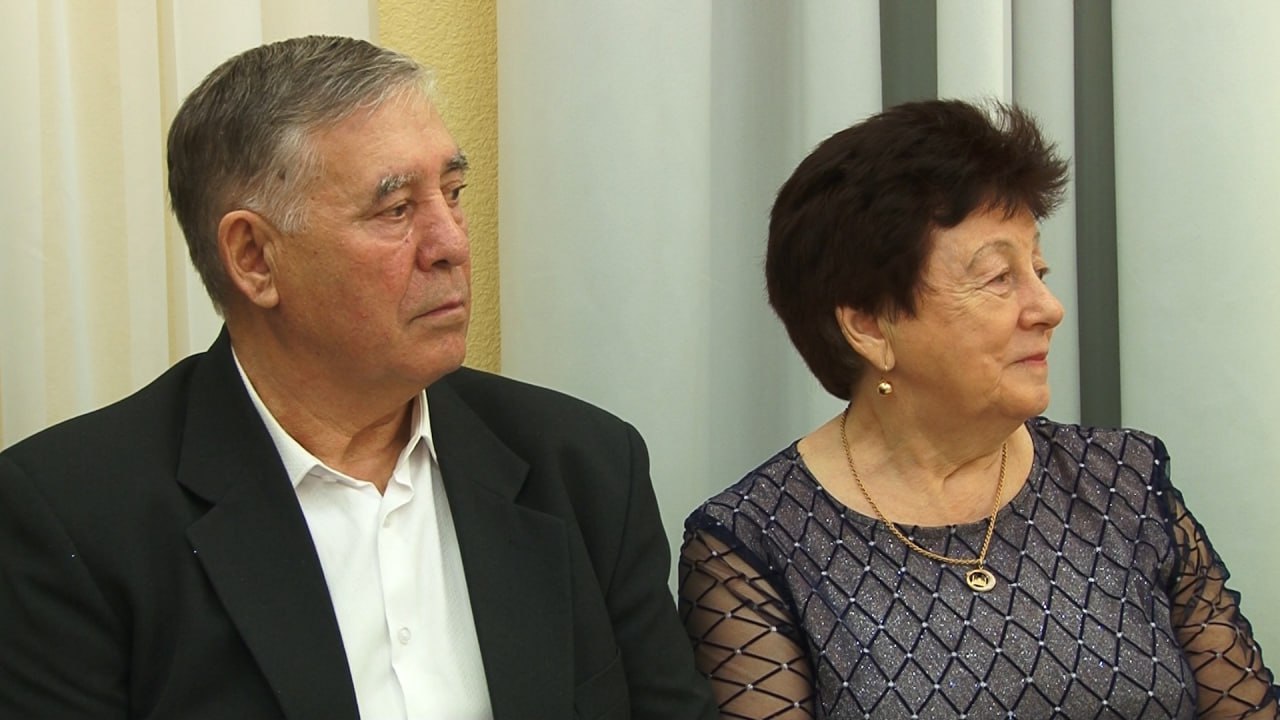 50 лет вместе. В ЗАГСе Дзержинского района чествовали пары, которые прожили в браке полвека