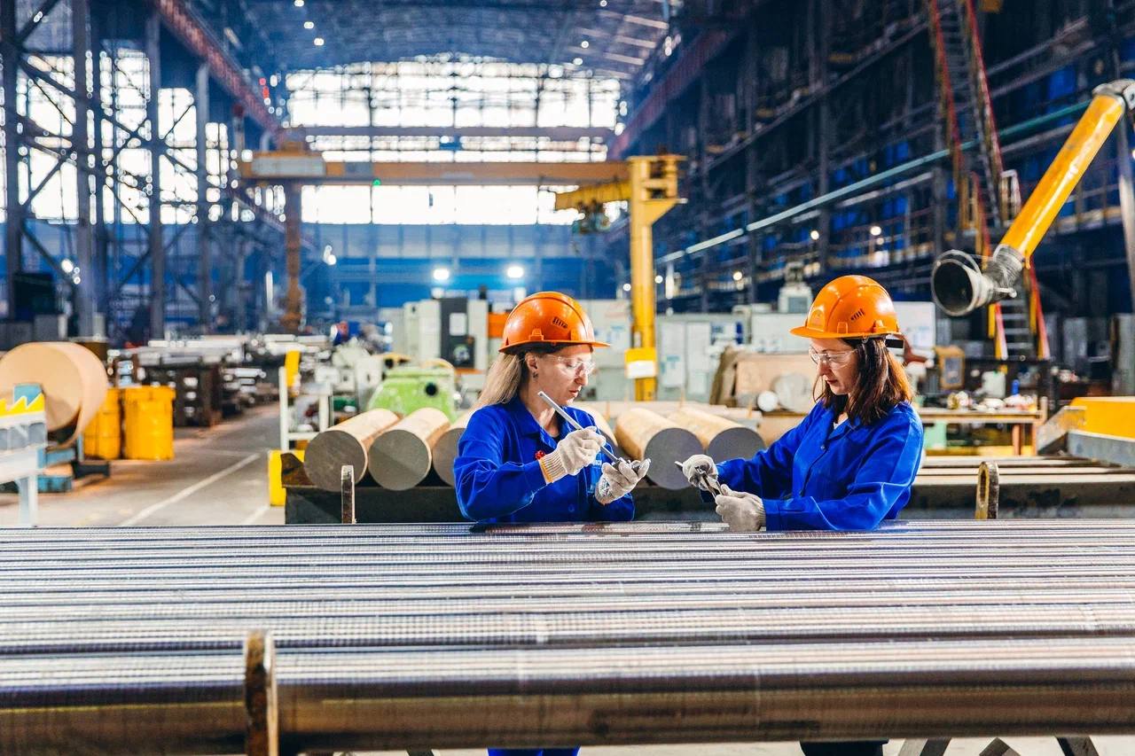 Губернатор Денис Паслер поздравил уральцев с Днем наставника