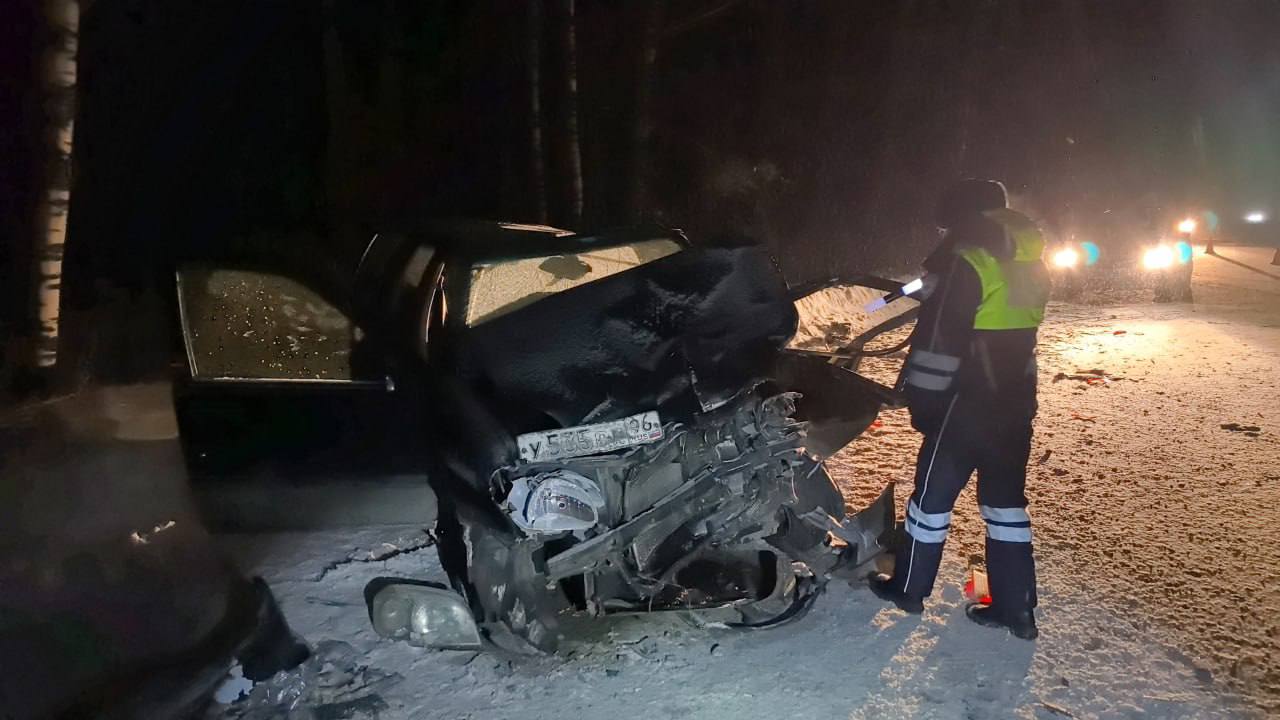 Два человека пострадали в аварии под Нижним Тагилом Два человека пострадали в аварии под Нижним Тагилом