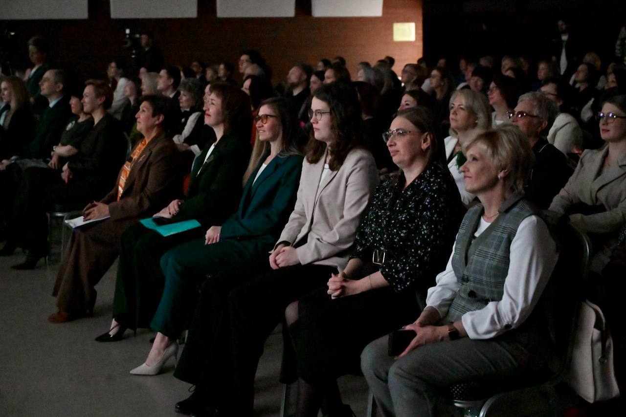 Денис Паслер наградил победителей первого областного конкурса «Призвание – учить!» Денис Паслер наградил победителей первого областного конкурса «Призвание – учить!»