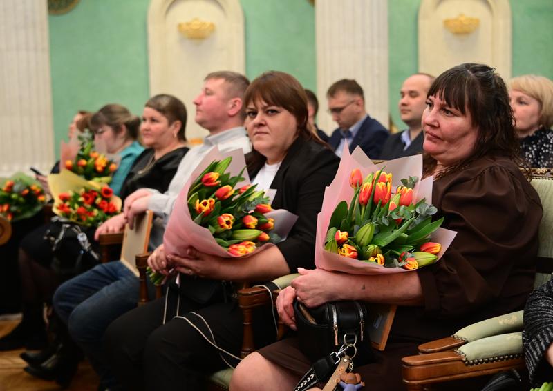 Губернатор Свердловской области Денис Паслер вручил награды передовикам отрасли молочного животноводства Среднего Урала Губернатор Свердловской области Денис Паслер вручил награды передовикам отрасли молочного животноводства Среднего Урала